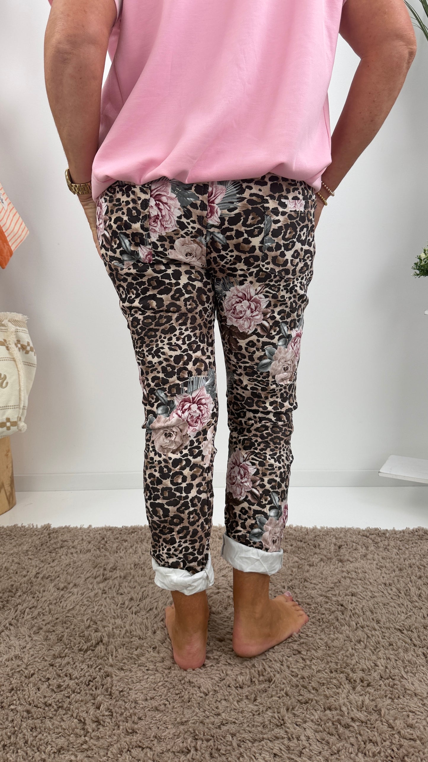 Joggpant in Leo mit Blumenprint