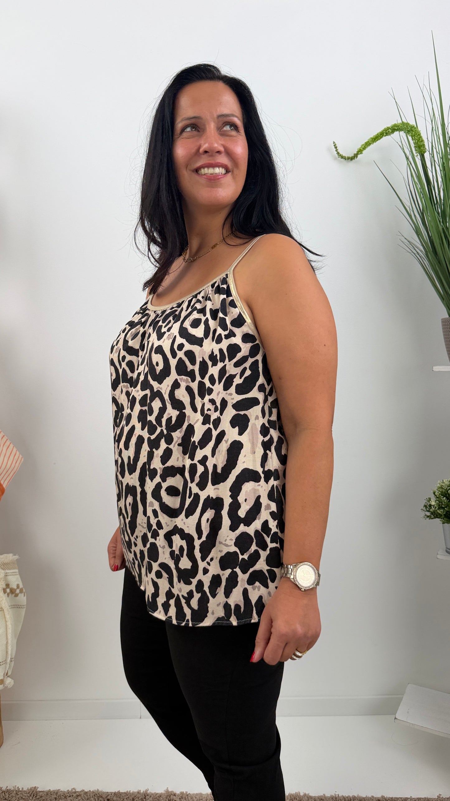 Top in Leo-Creme-Schwarz