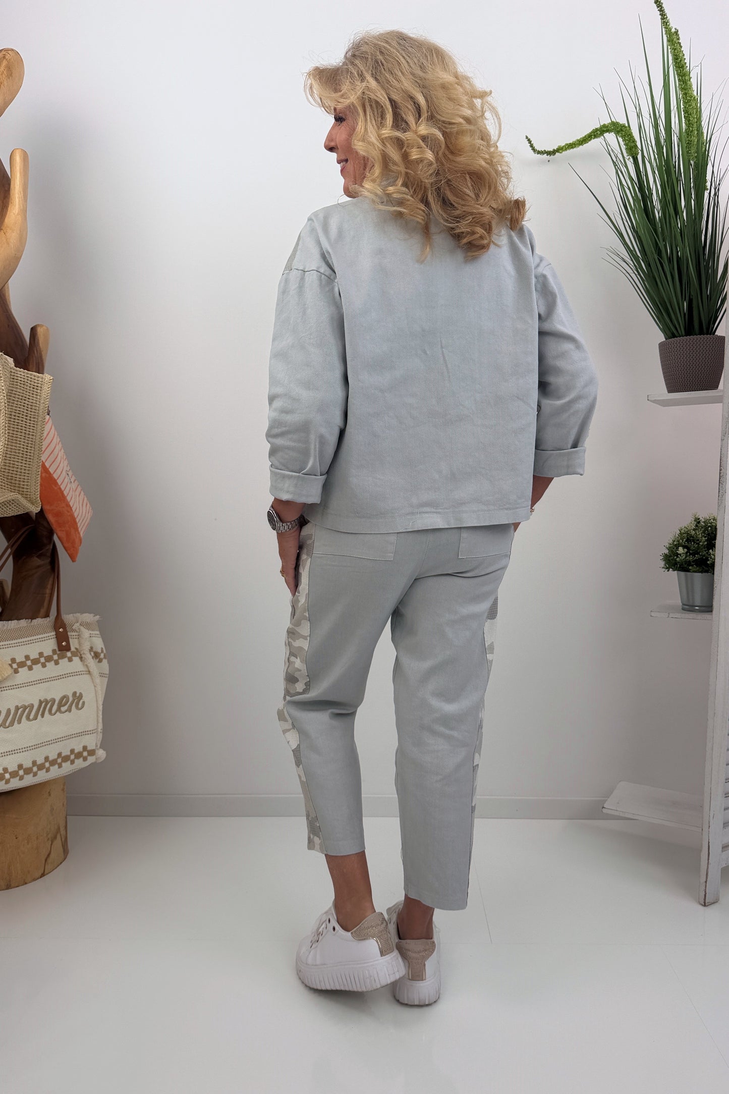Trendige Camouflage Hose in Hellgrau (38-44)