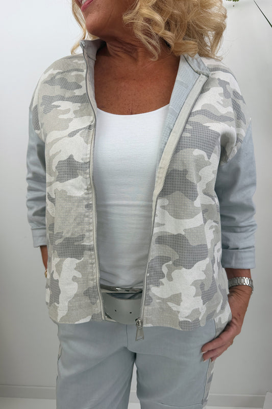 Trendige Camouflage Jacke in Hellgrau (40-44)