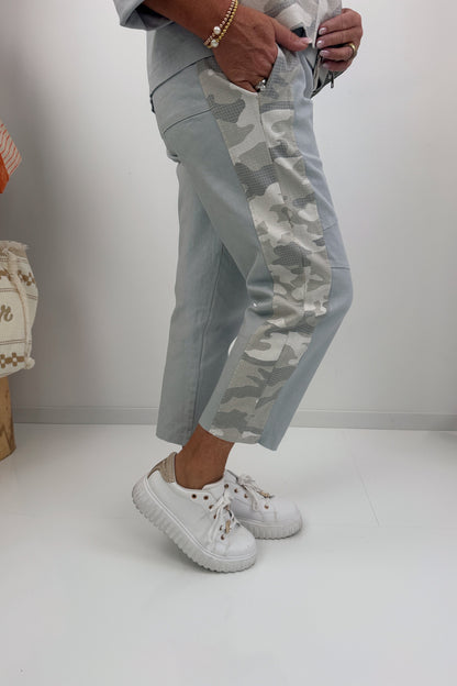 Trendige Camouflage Hose in Hellgrau (38-44)