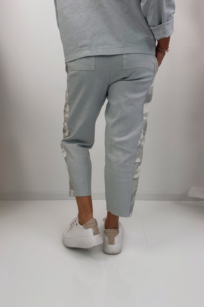 Trendige Camouflage Hose in Hellgrau (38-44)