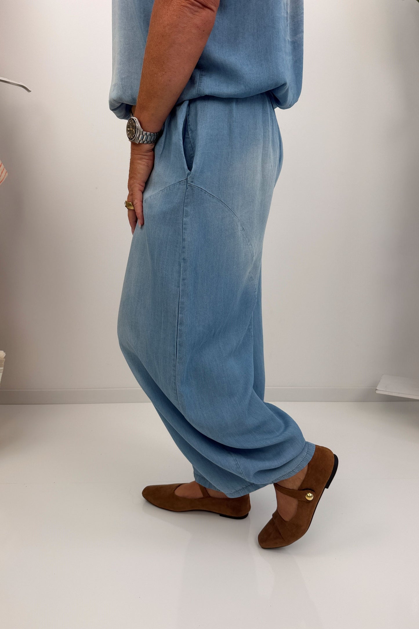 Lässig fallende Hose in Light Blue (38-44)