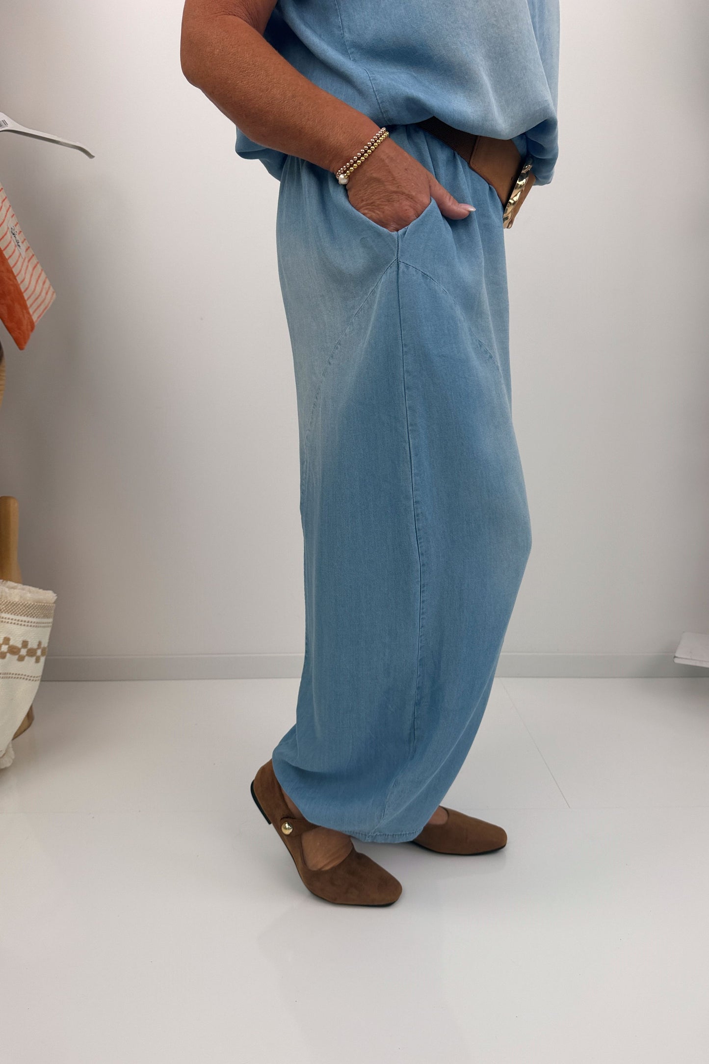 Lässig fallende Hose in Light Blue (38-44)