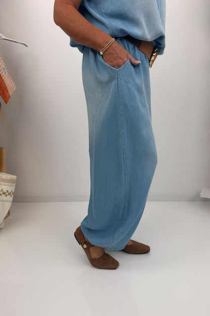 Lässig fallende Hose in Light Blue (38-44)