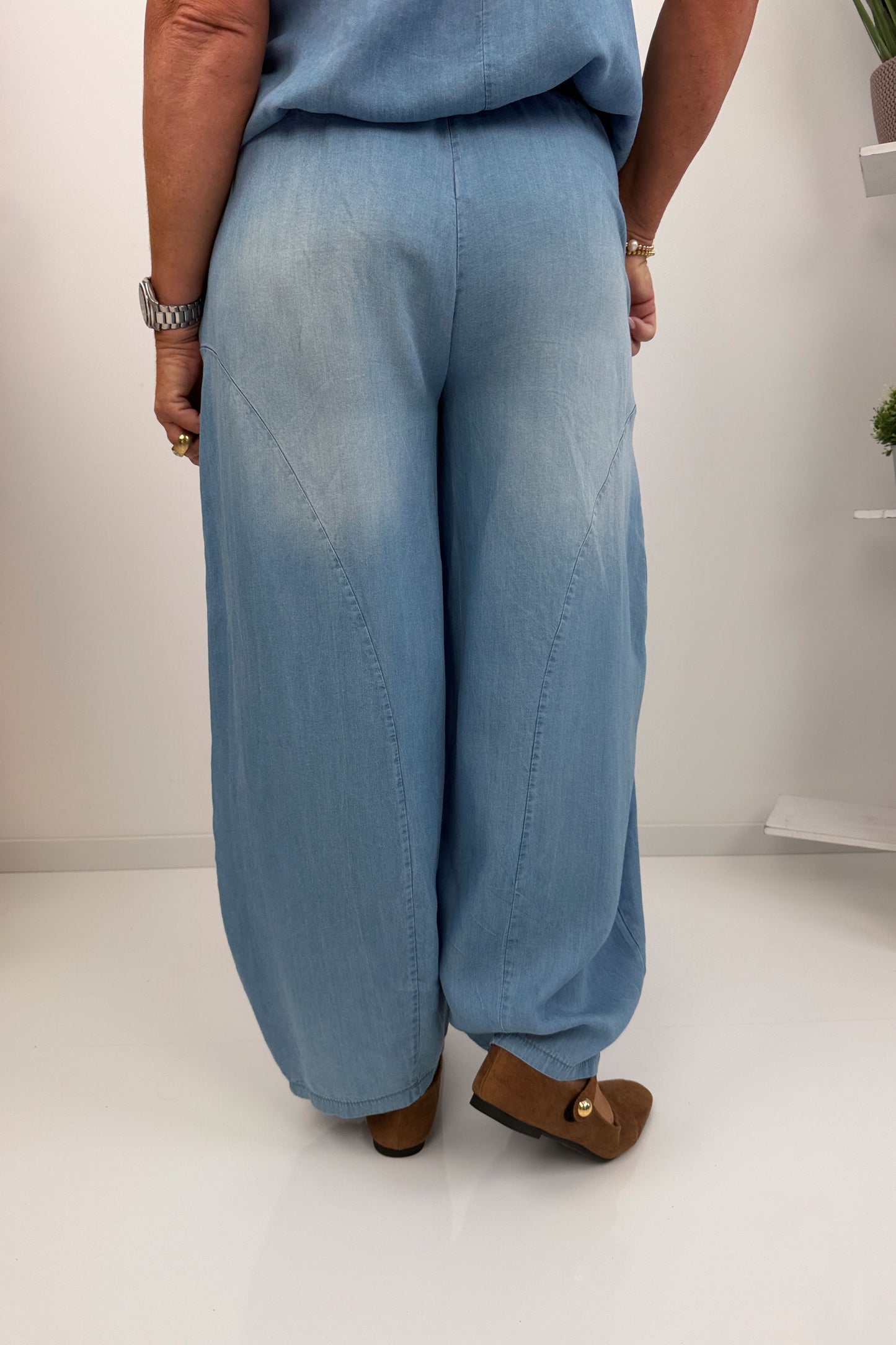 Lässig fallende Hose in Light Blue (38-44)