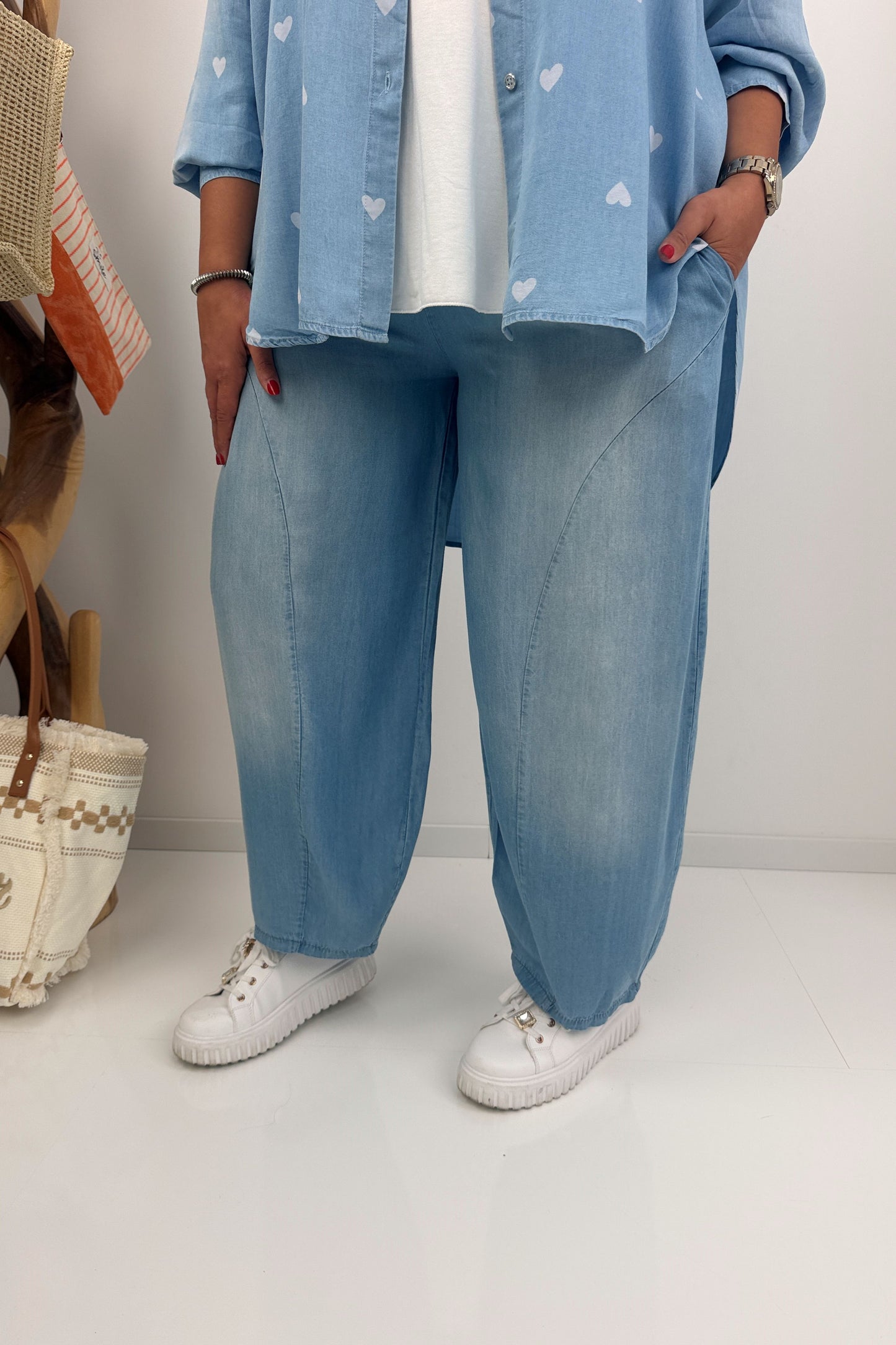 Lässig fallende Hose in Light Blue (38-44)