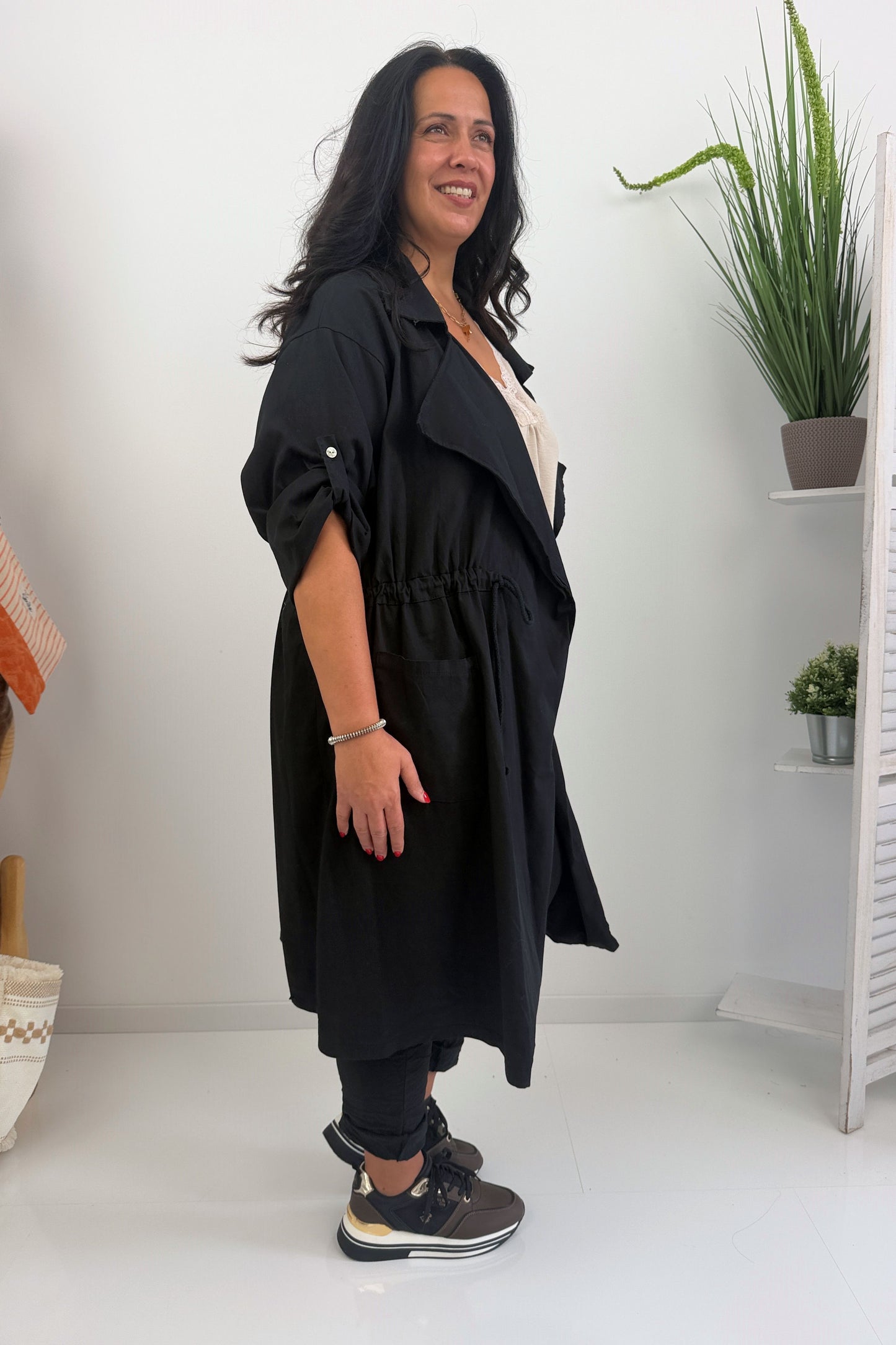 Eleganter Mantel in Schwarz (40-46)