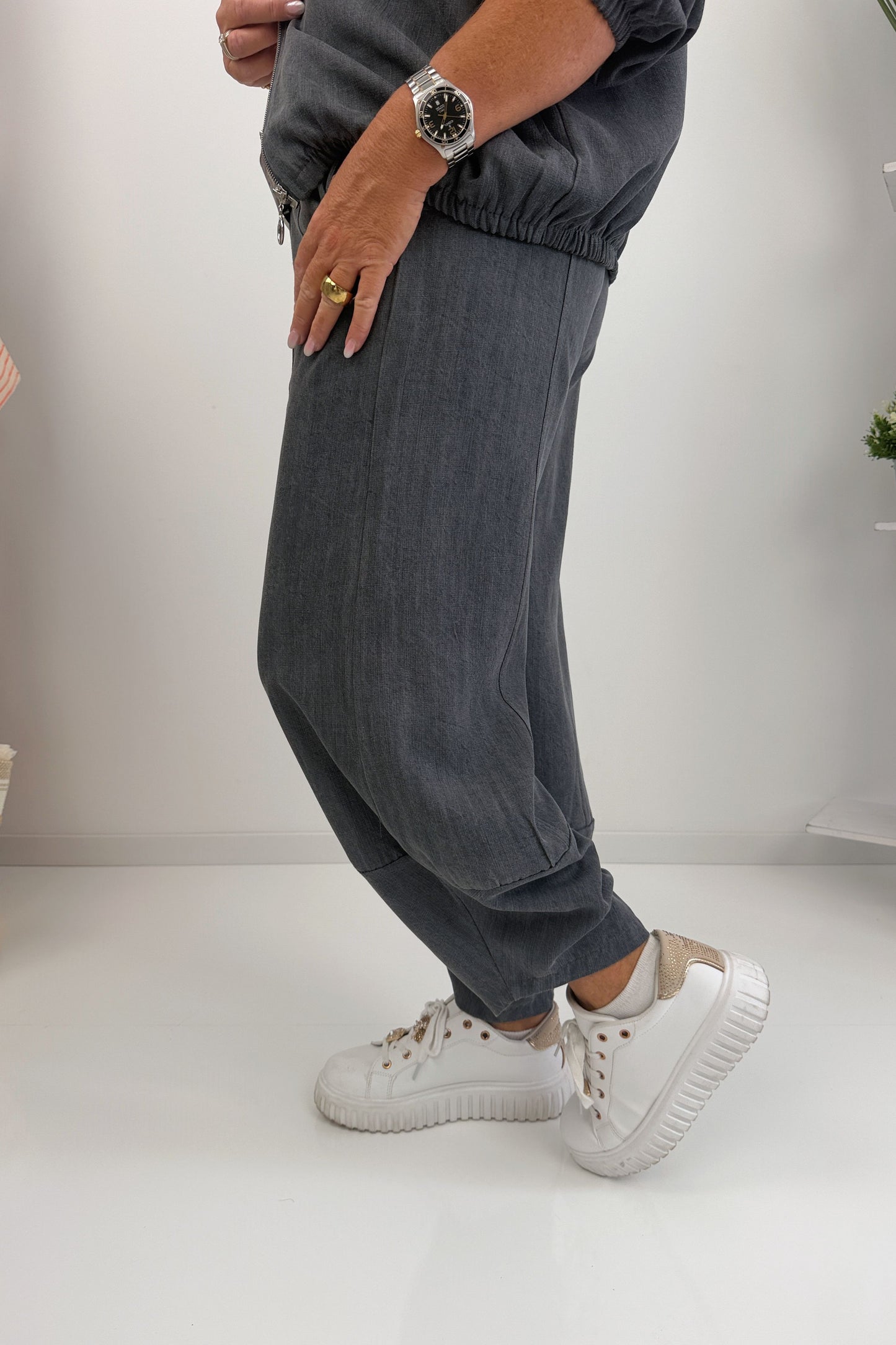Moderne Hose in Grau (38-42)