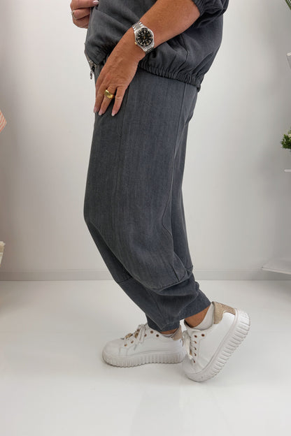 Moderne Hose in Grau (38-42)