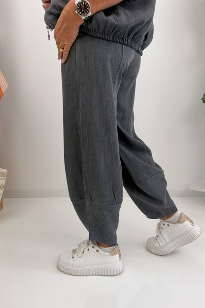 Moderne Hose in Grau (38-42)