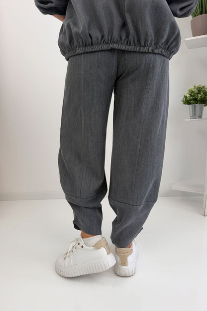 Moderne Hose in Grau (38-42)
