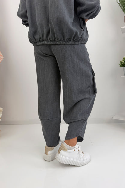 Moderne Hose in Grau (38-42)