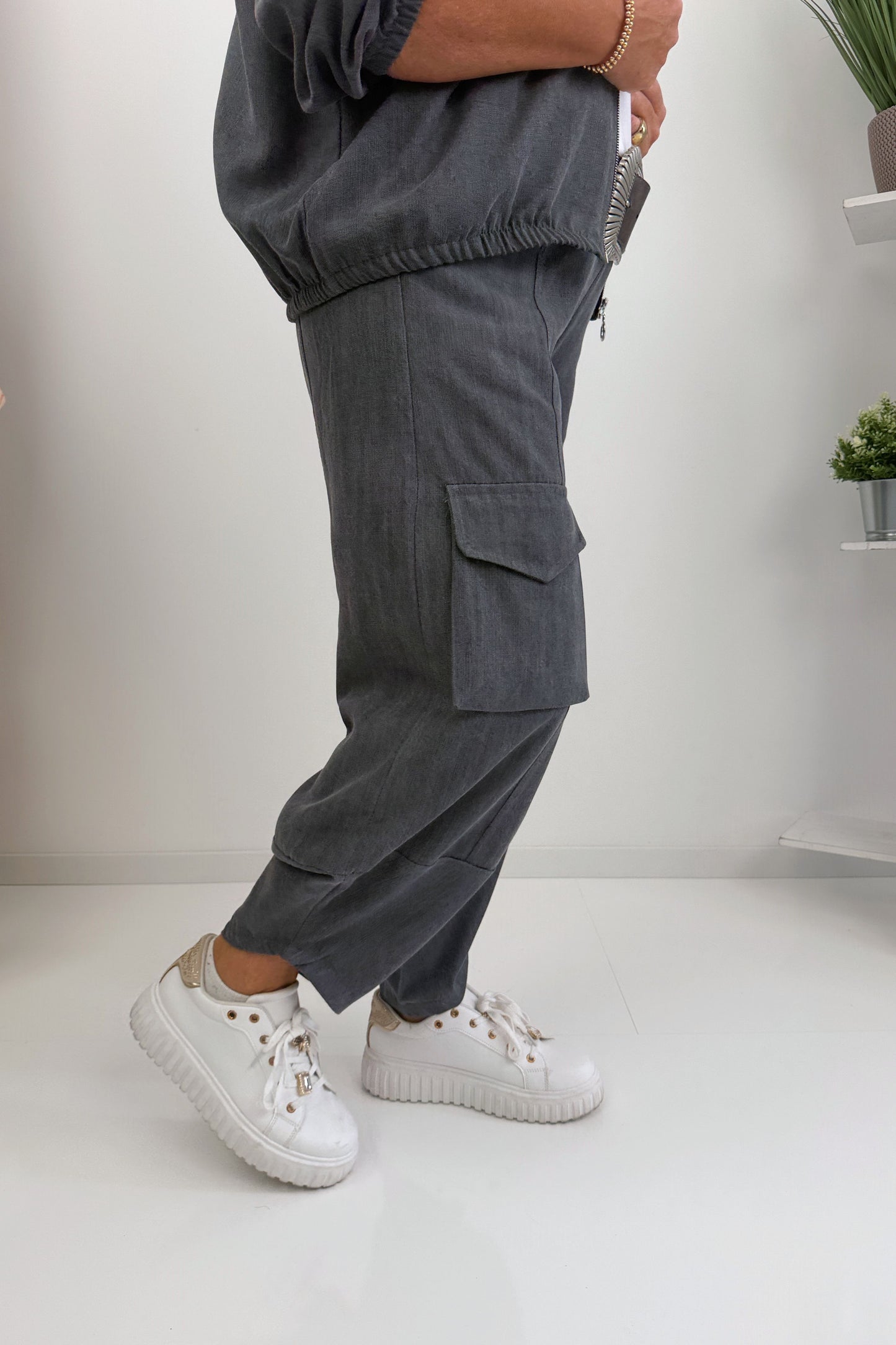 Moderne Hose in Grau (38-42)