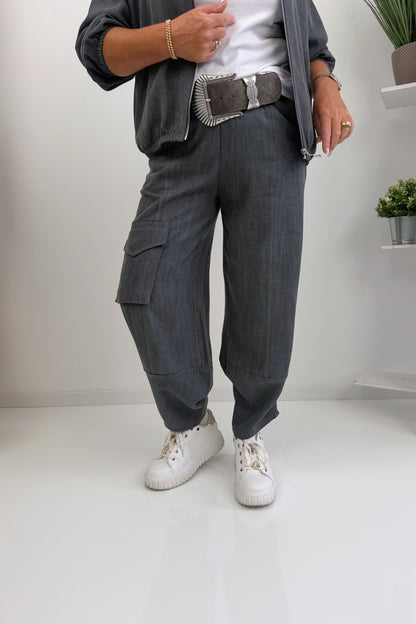 Moderne Hose in Grau (38-42)