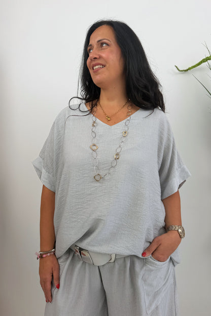 Elegantes Blusenshirt in Grau (42-48) LIEFERDATUM: Ca. 04.08.2026
