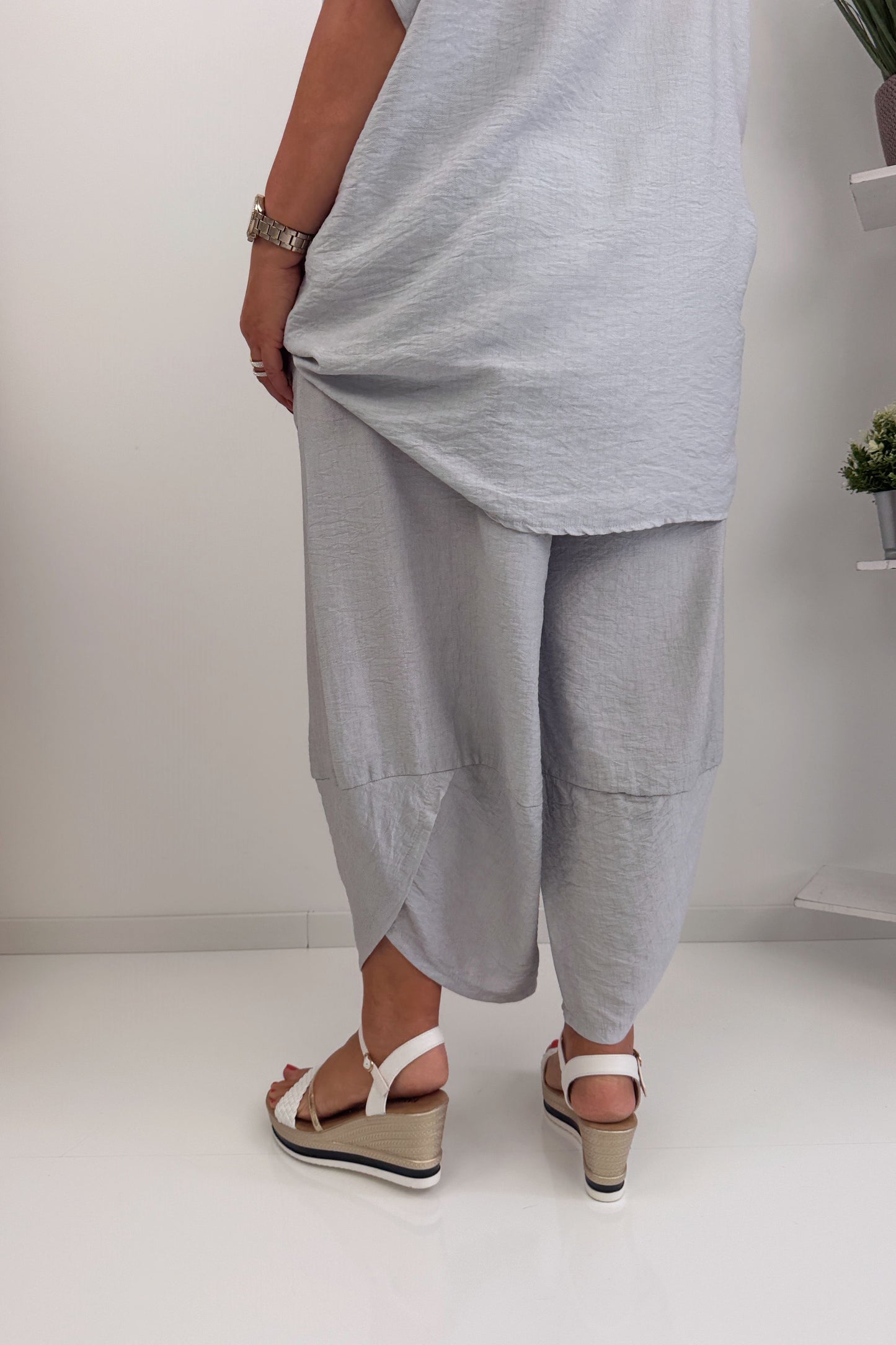 Modische Hose in Grau (44-48)