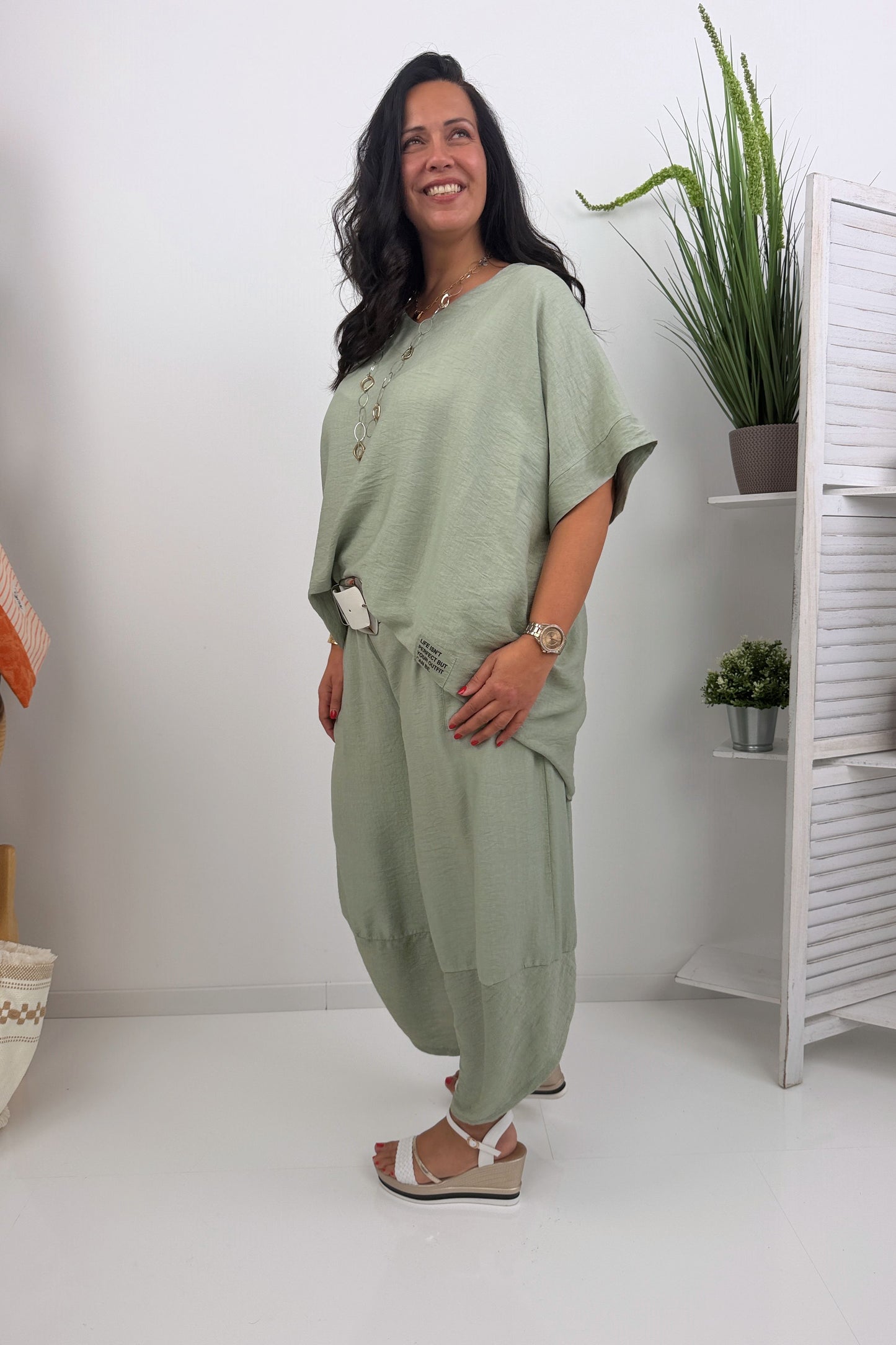 Elegantes Blusenshirt in Salbei (42-48) LIEFERDATUM 04.08.2026