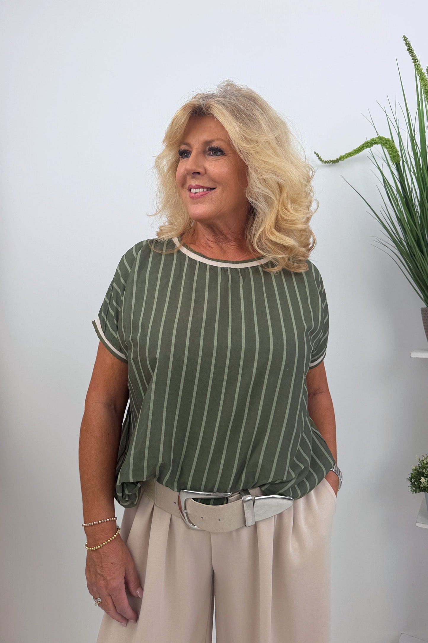 Modernes Shirt in Khaki (38-42)