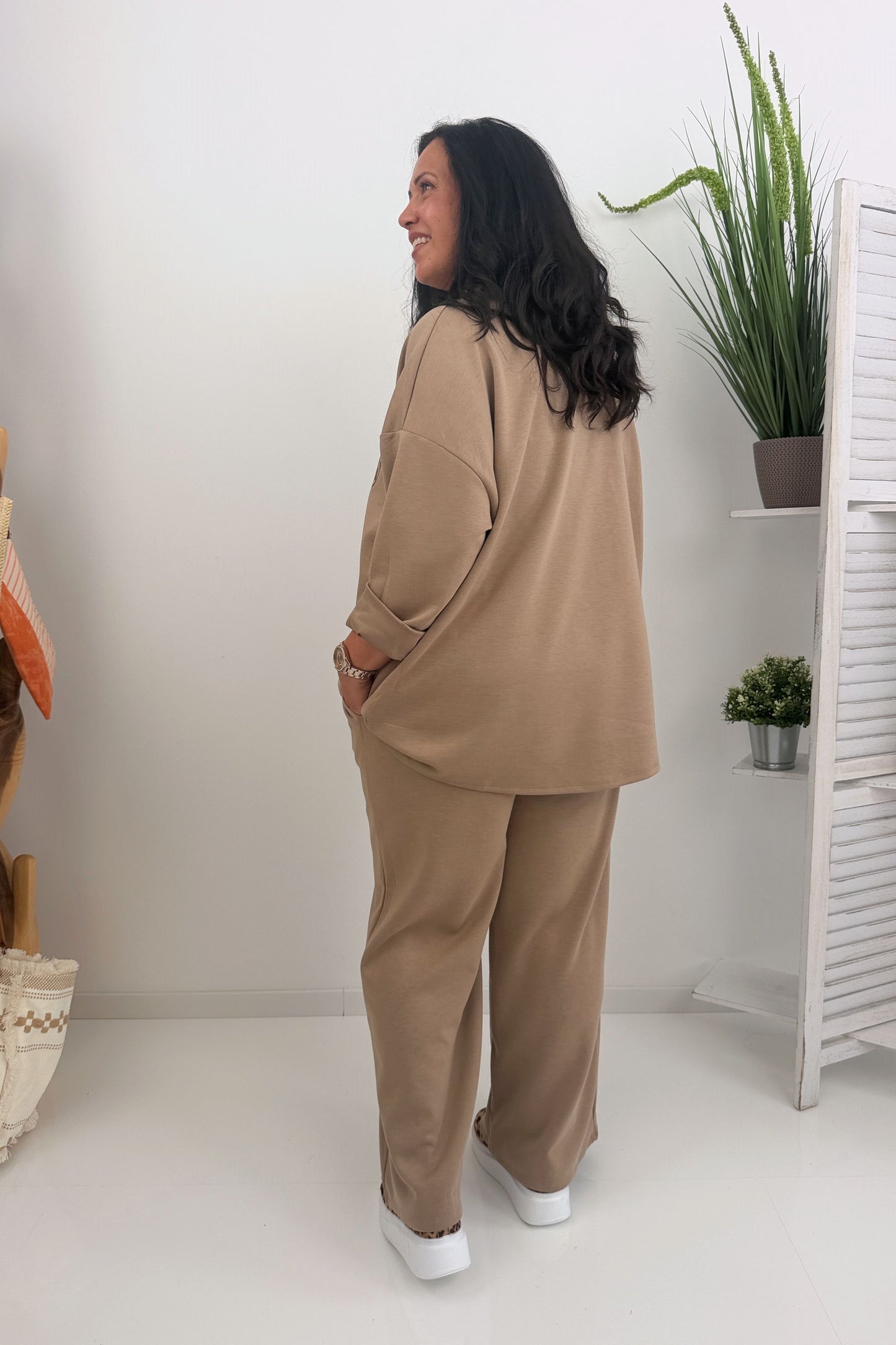 Stilvoller zweiteiliger Anzug in Beige Hose und Oberteil (42-46)