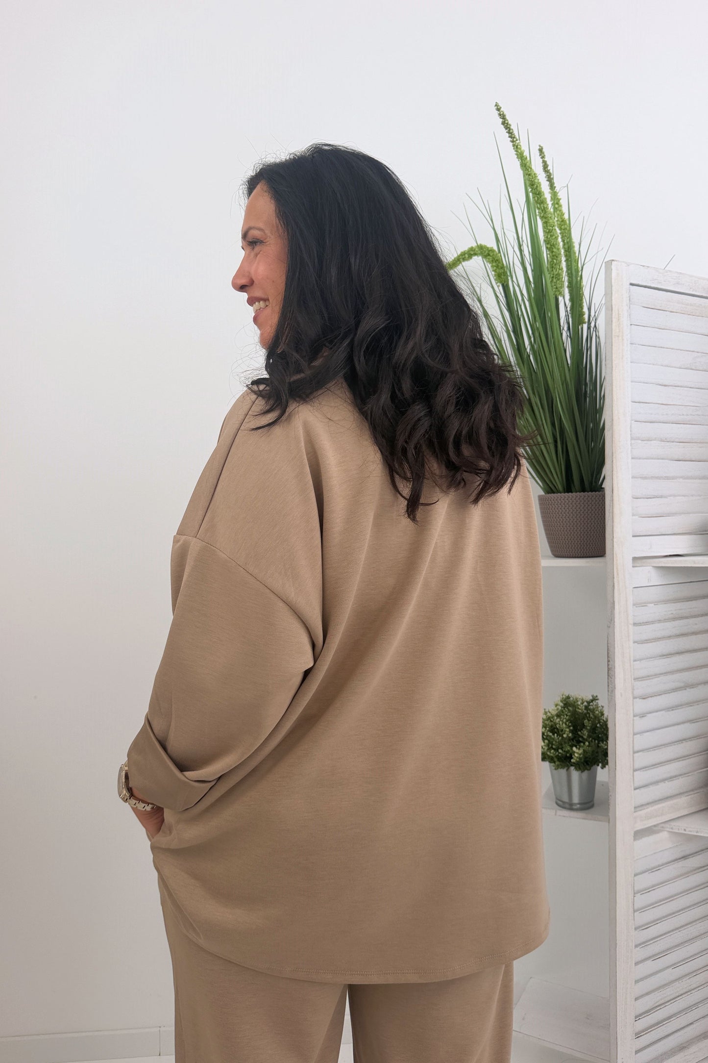 Stilvoller zweiteiliger Anzug in Beige Hose und Oberteil (42-46)