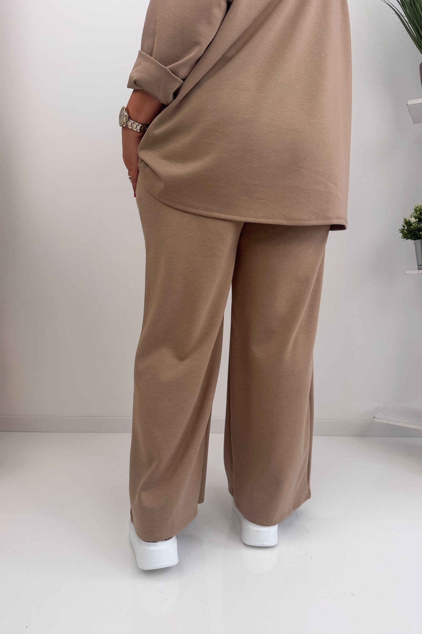 Stilvoller zweiteiliger Anzug in Beige Hose und Oberteil (42-46)