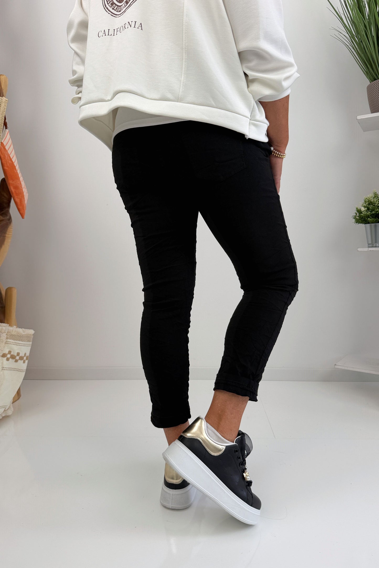 Bequeme Joggpant in Schwarz (38-42/44)