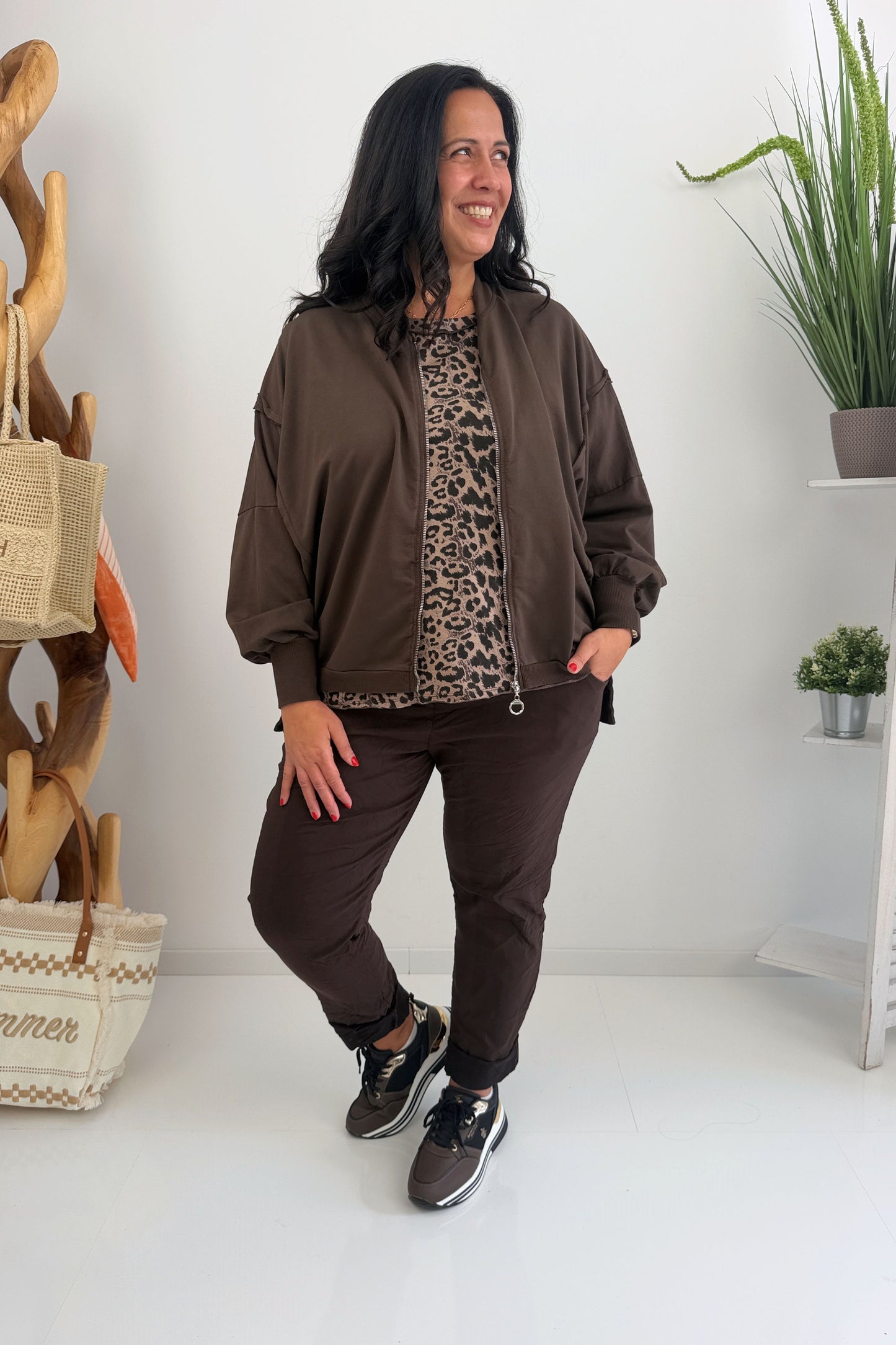 Stylische Sweatjacke in Chocolate (40-44/46)