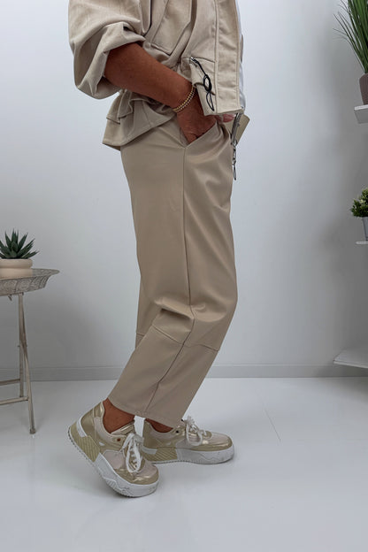 Kunstleder-Hose in elegantem Beige (38-42)