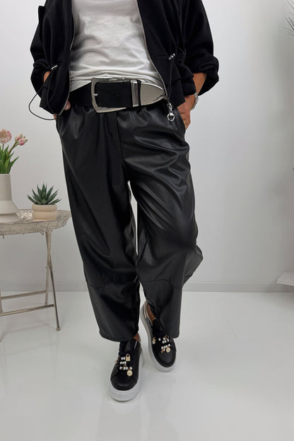 Kunstleder-Hose in elegantem Schwarz (38-42)