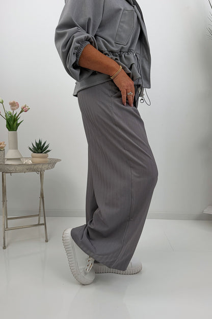 Bequeme Hose in Grau (38-42)
