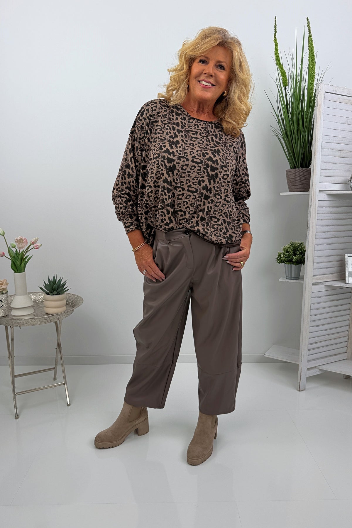 Trendiges Shirt im Leo-Taupe Designe  (40-46)