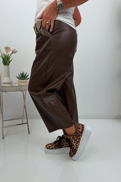 Kunstleder-Hose in elegantem Chocolate (38-42)