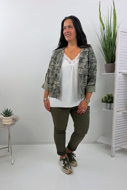 Trendige Jacke im Khaki-Camouflage-Design (38-44)
