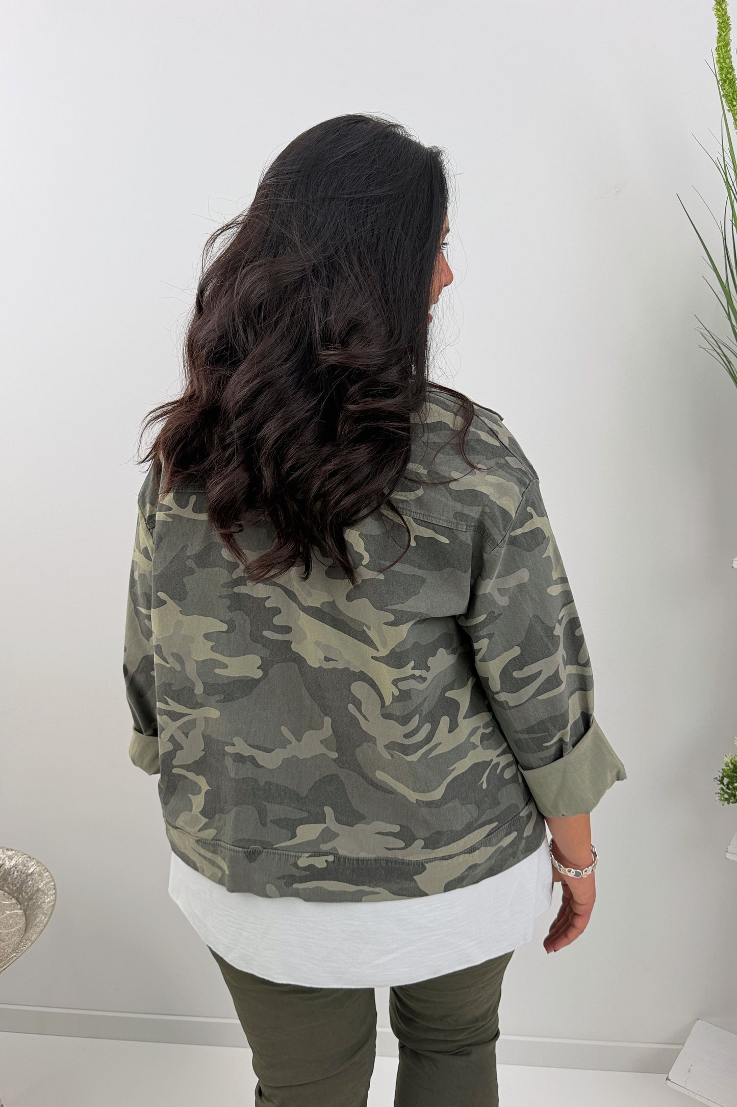 Trendige Jacke im Khaki-Camouflage-Design (38-44)