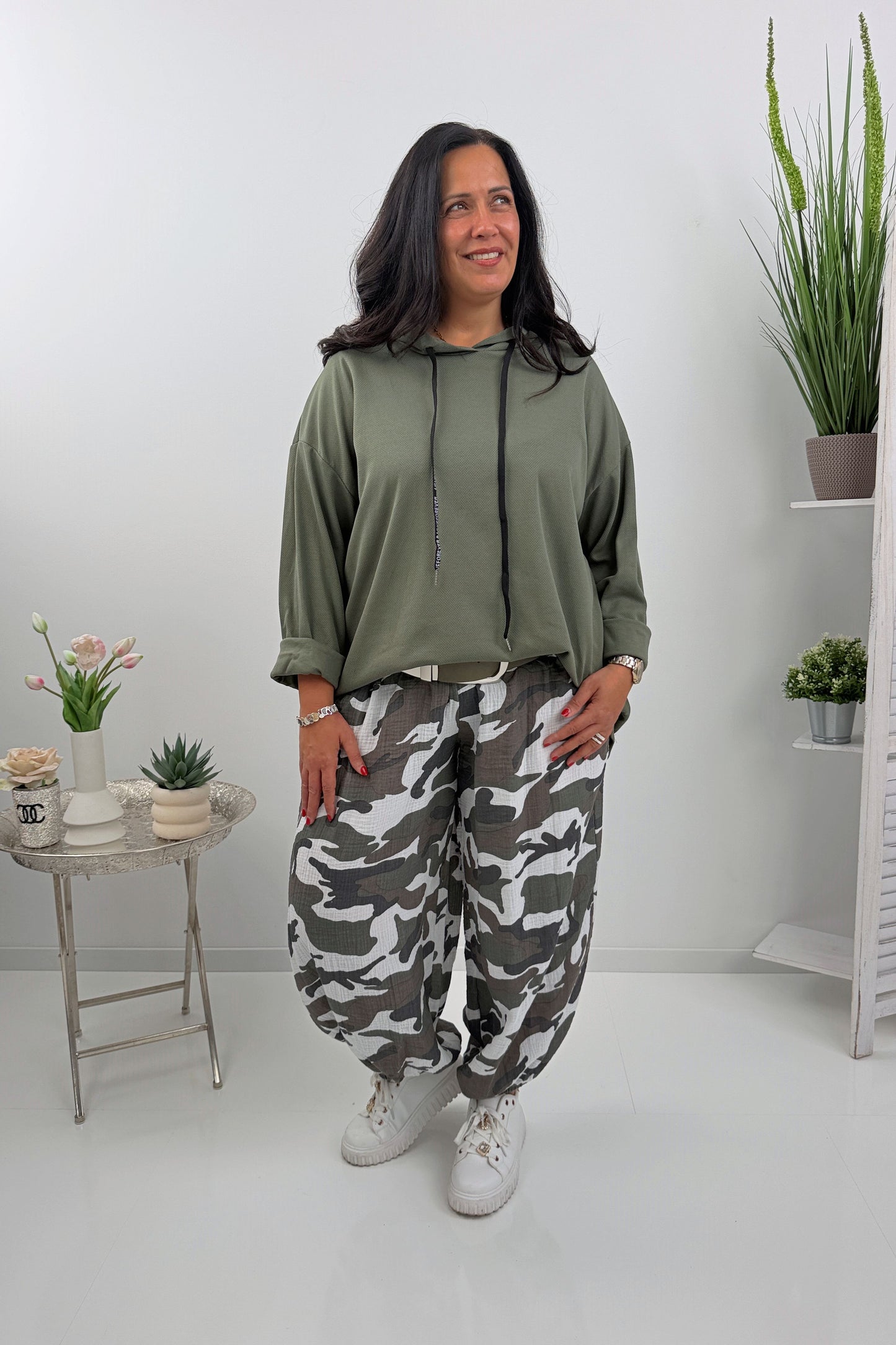 Stylische Hose im trendigen Khaki-Camouflage-Design (42-46/48)