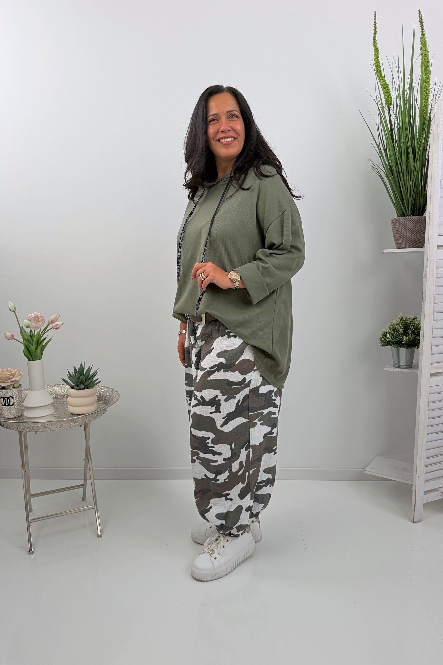 Stylische Hose im trendigen Khaki-Camouflage-Design (42-46/48)