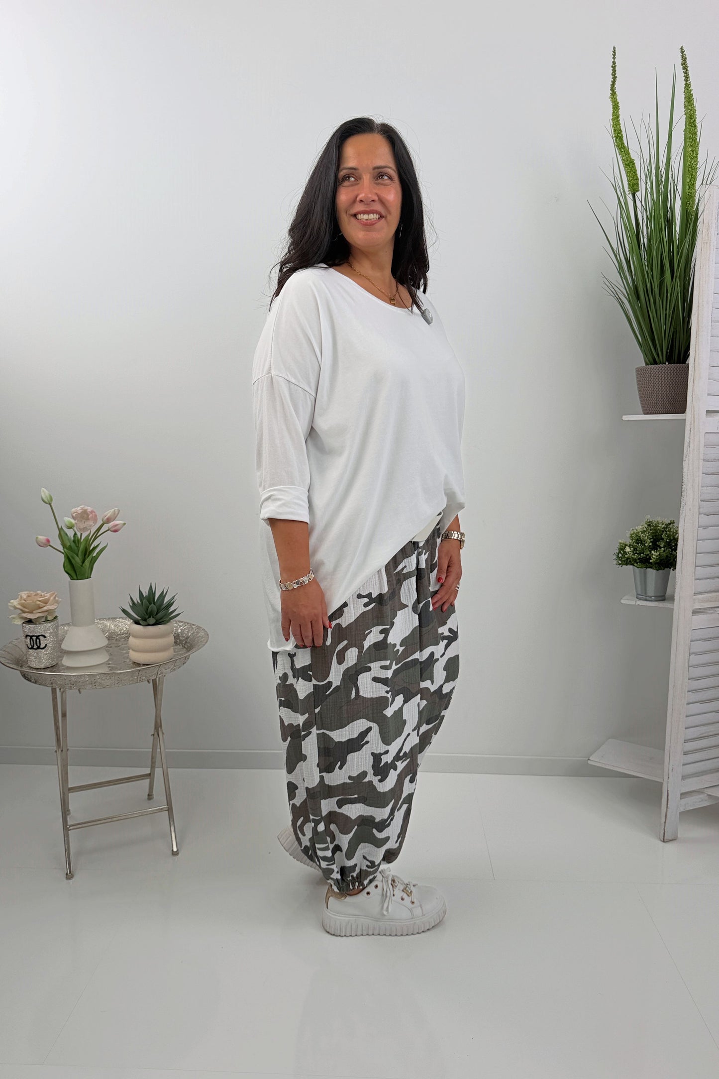 Stylische Hose im trendigen Khaki-Camouflage-Design (42-46/48)