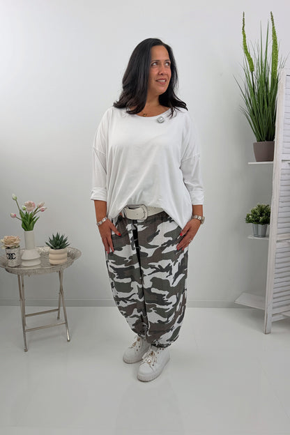 Stylische Hose im trendigen Khaki-Camouflage-Design (42-46/48)