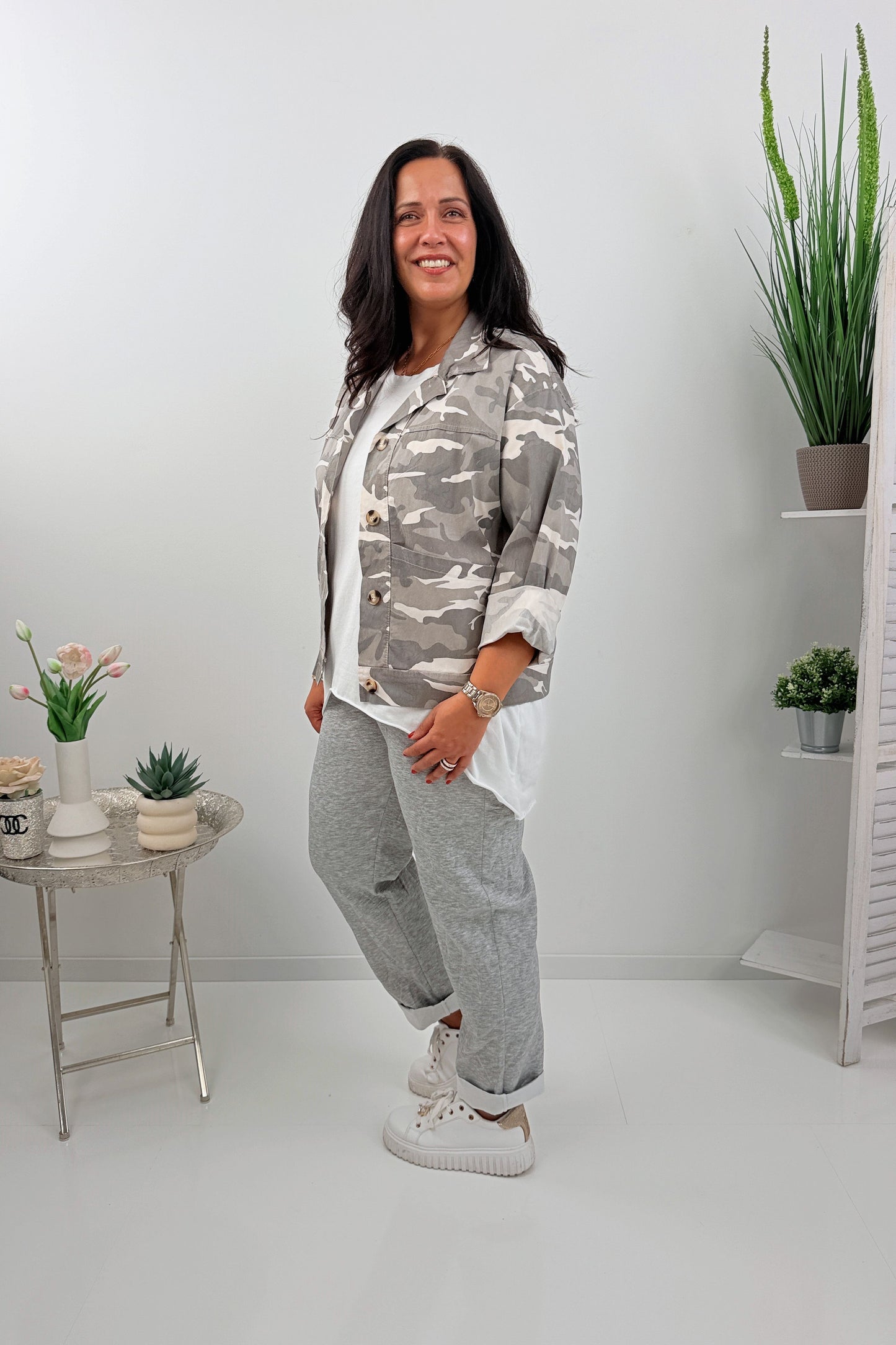 Trendige Jacke im Grau-Camouflage-Design (38-44)