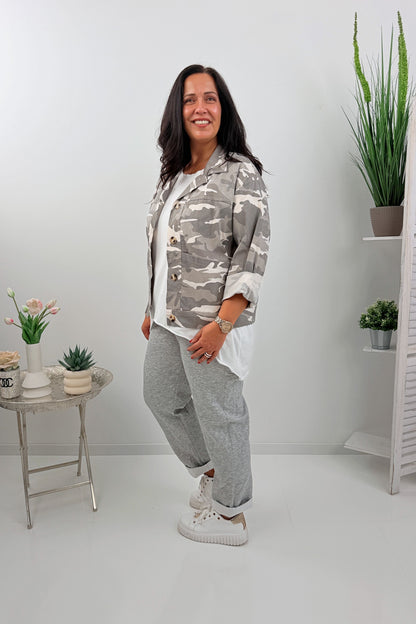 Trendige Jacke im Grau-Camouflage-Design (38-44)
