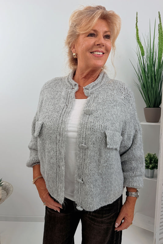 Kuschelige Strickjacke in Hellgrau (38-44)