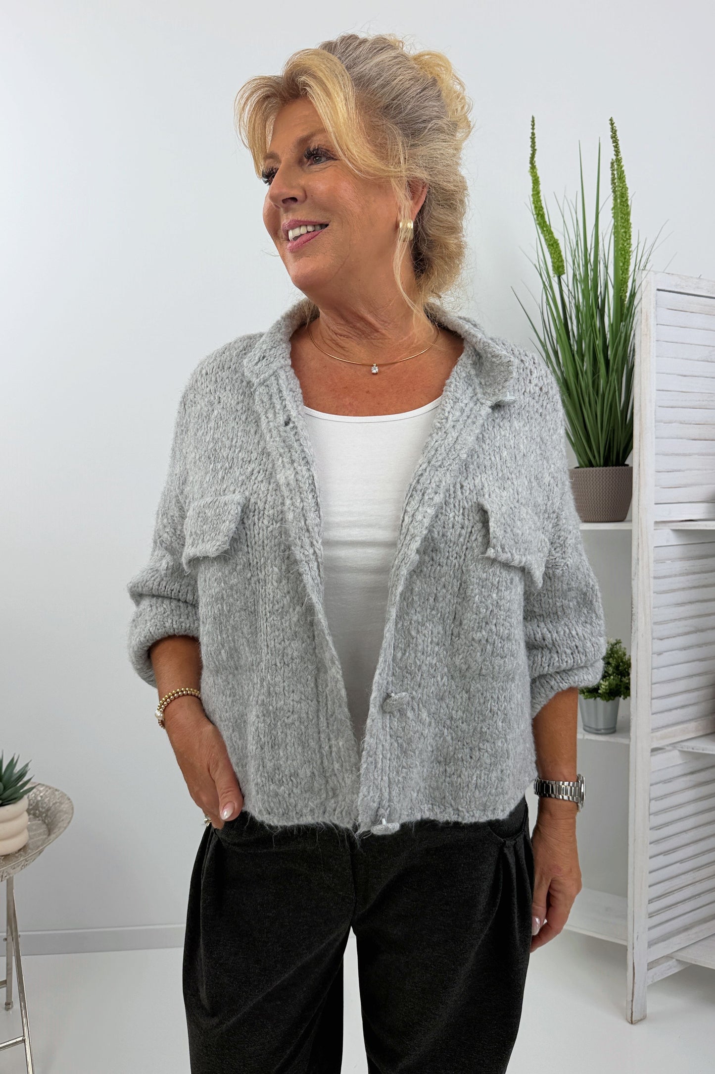 Kuschelige Strickjacke in Hellgrau (38-44)
