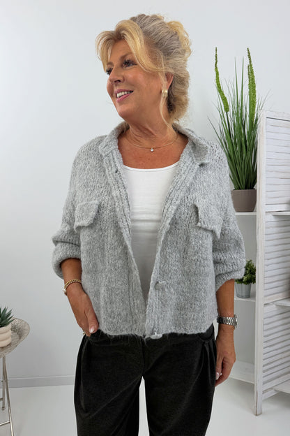Kuschelige Strickjacke in Hellgrau (38-44)
