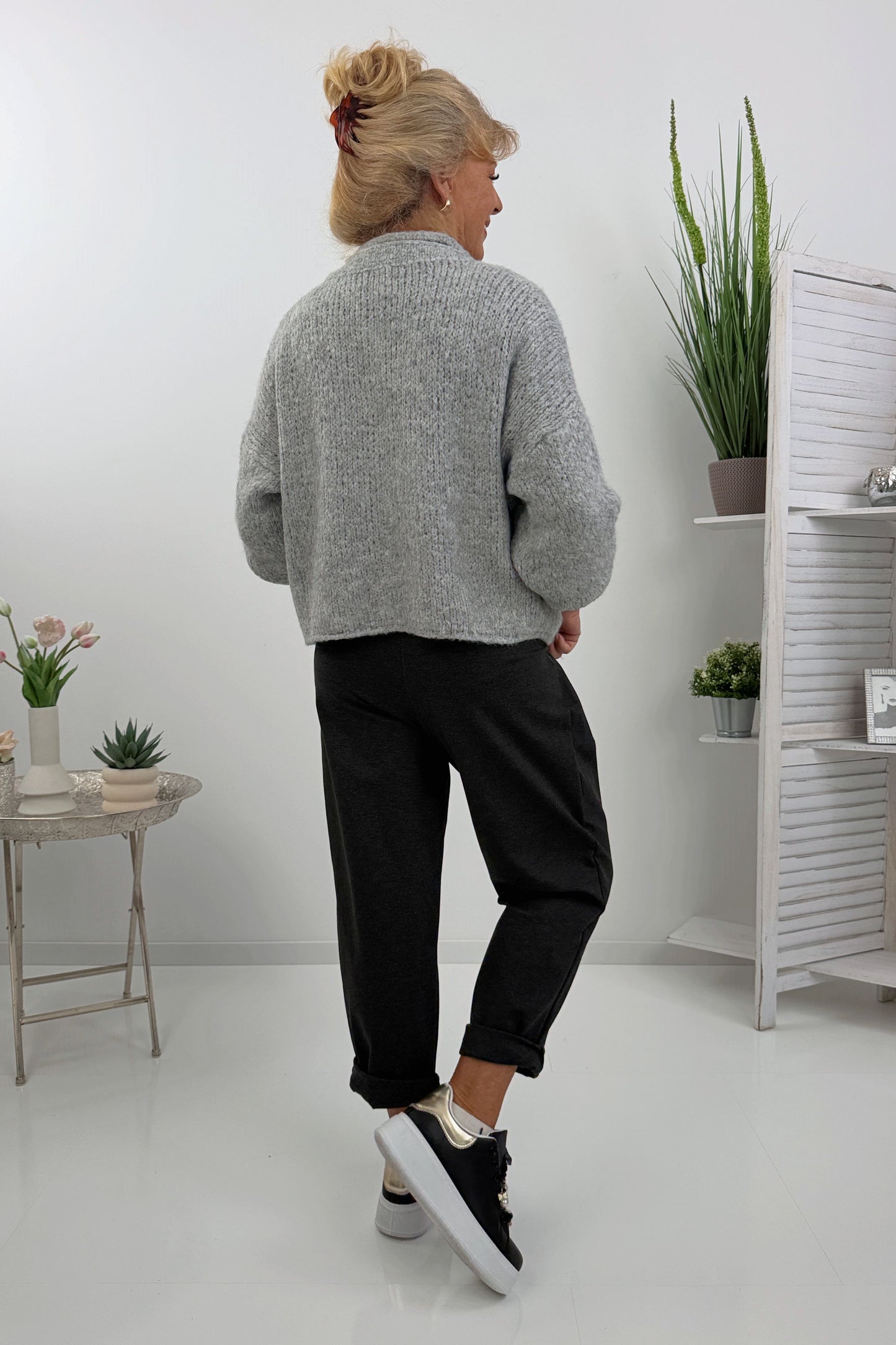 Kuschelige Strickjacke in Hellgrau (38-44)