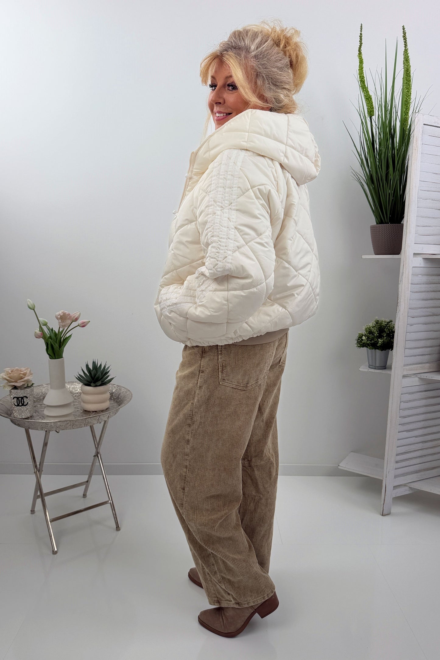 Stylische Steppjacke in Ecru (38-44)