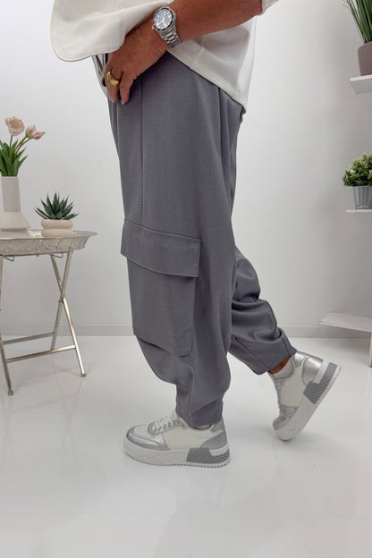 Moderne Hose in Grau (40-42)