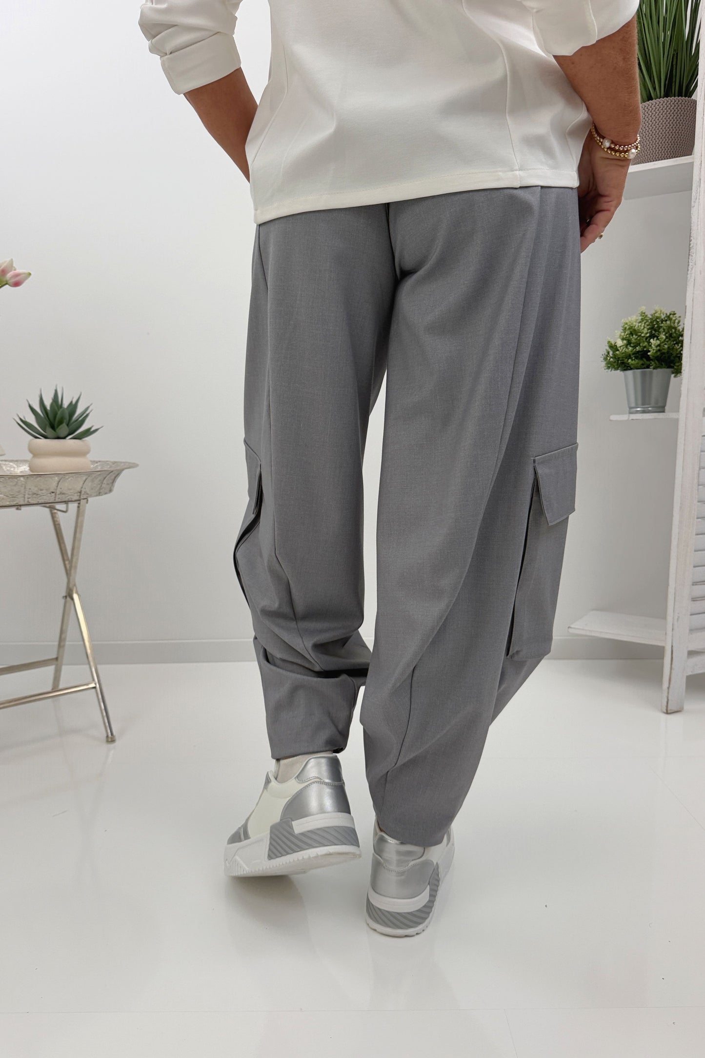 Moderne Hose in Grau (40-42)