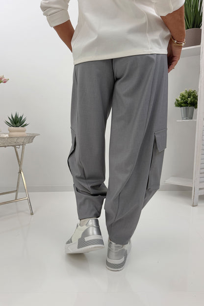 Moderne Hose in Grau (40-42)