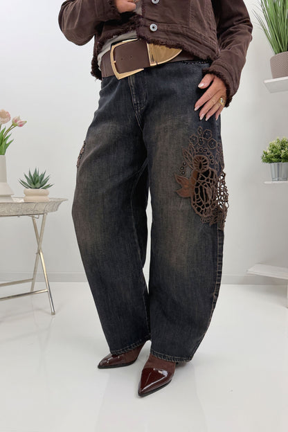 Jeans mit Blumenmotiv in Schwarz und Schokofarben (M-XL)